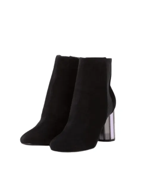 BLACK HIGH-HEELED BOOTS